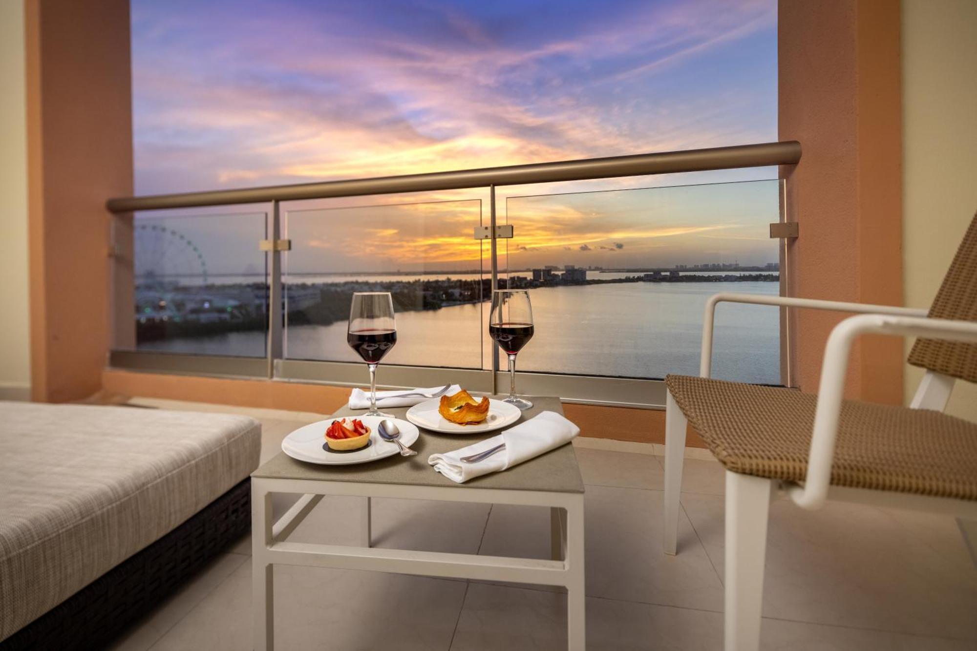 Beach Palace Cancun Room photo