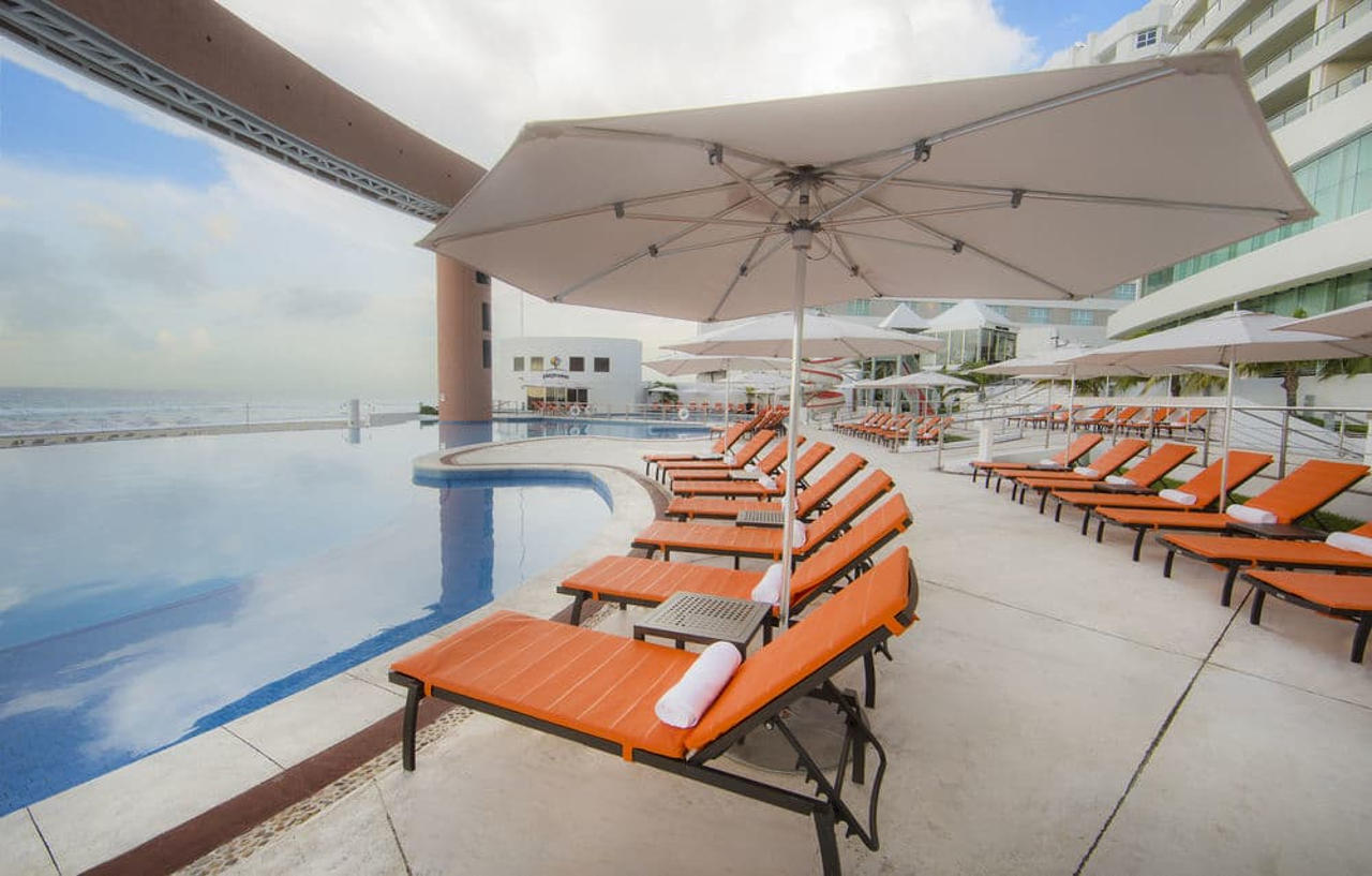 Beach Palace Cancun Exterior photo